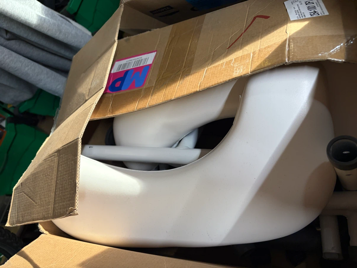 MaxKare Commode Chair Model DR3300014 - photo 2