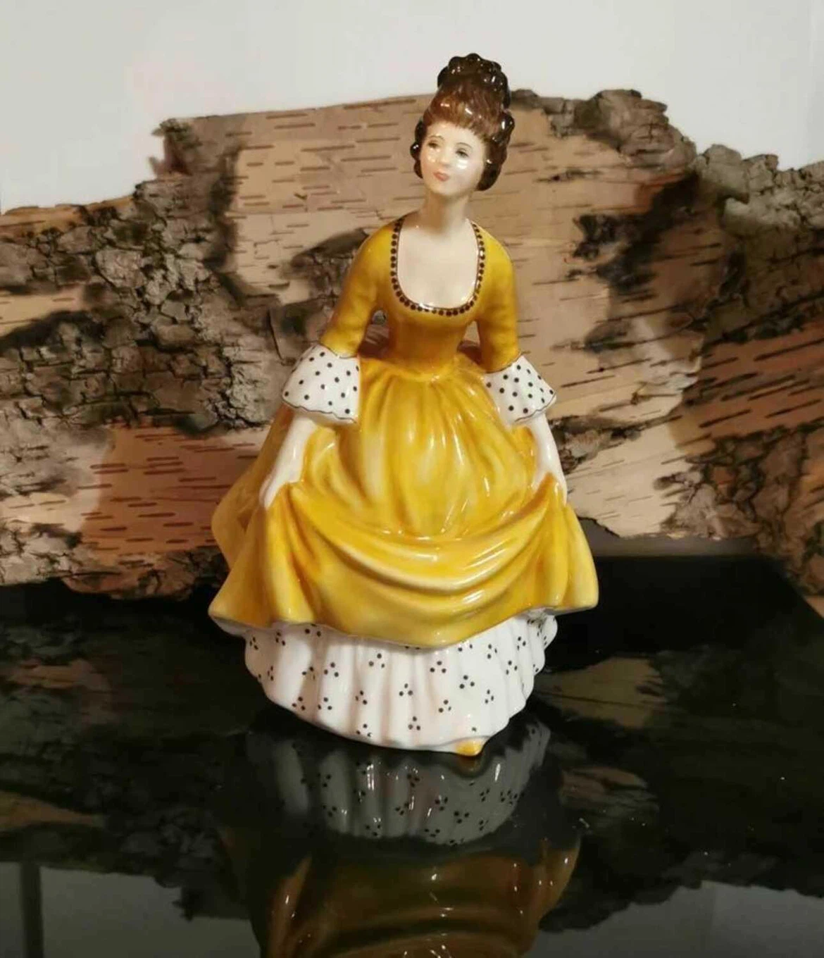Royal Doulton CORALIE Figurine HN2307 - photo 2