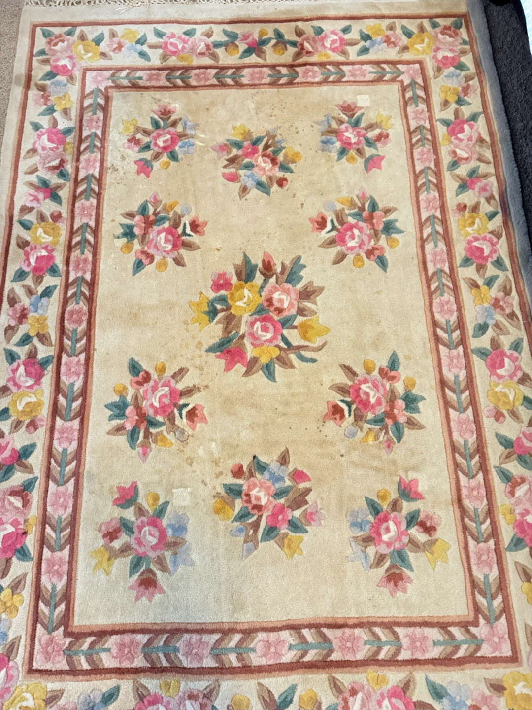 Floral pattern area rug with fringed edges - photo 4