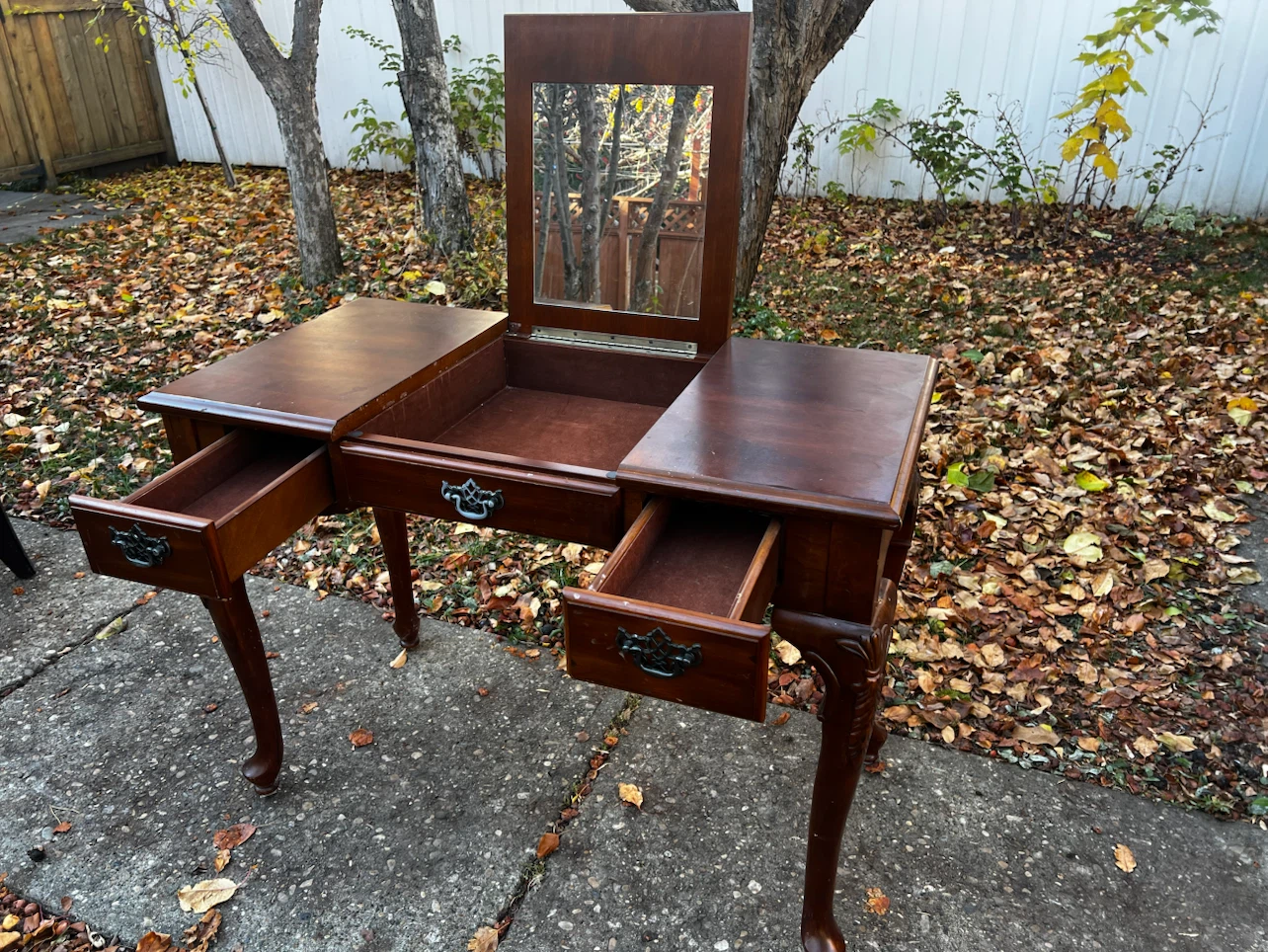 Beautiful solid wood writing desk/vanity - photo 3