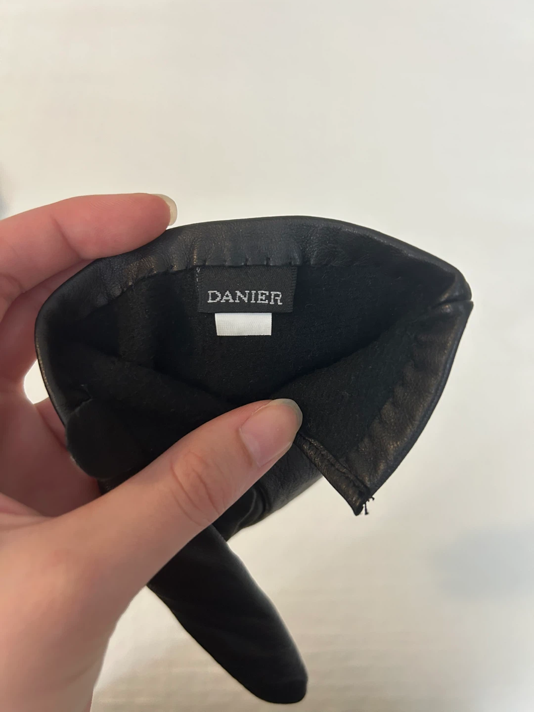 Danier Black Leather Gloves - photo 2