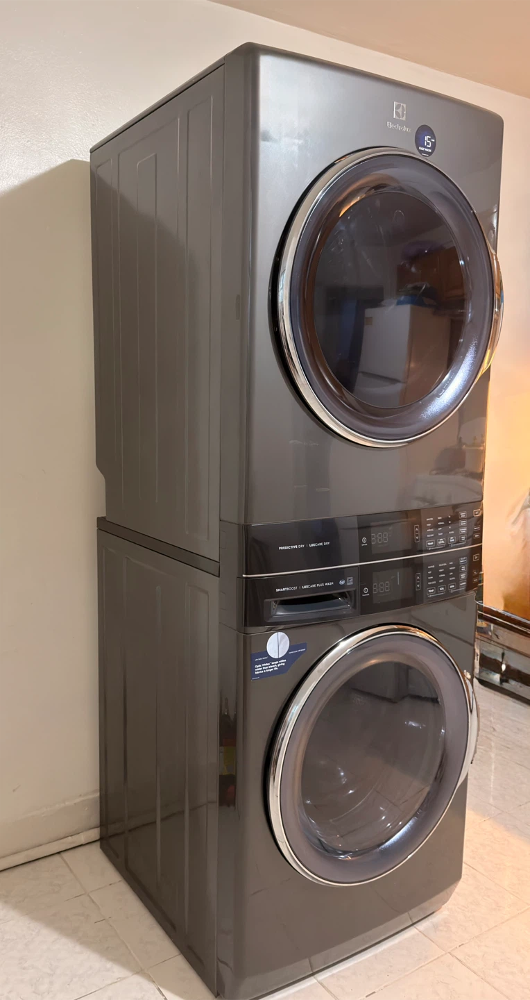 Electrolux Laundry Tower - photo 2