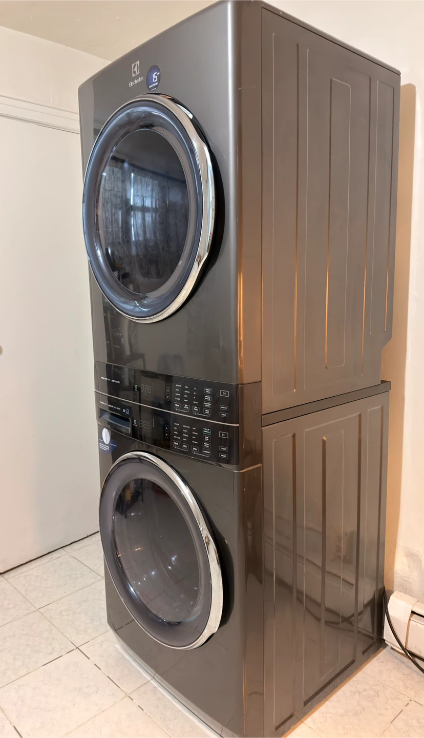 Electrolux Laundry Tower - photo 3