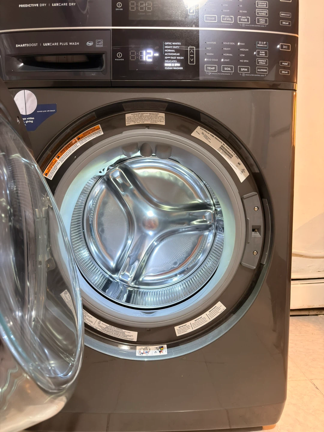 Electrolux Laundry Tower - photo 5