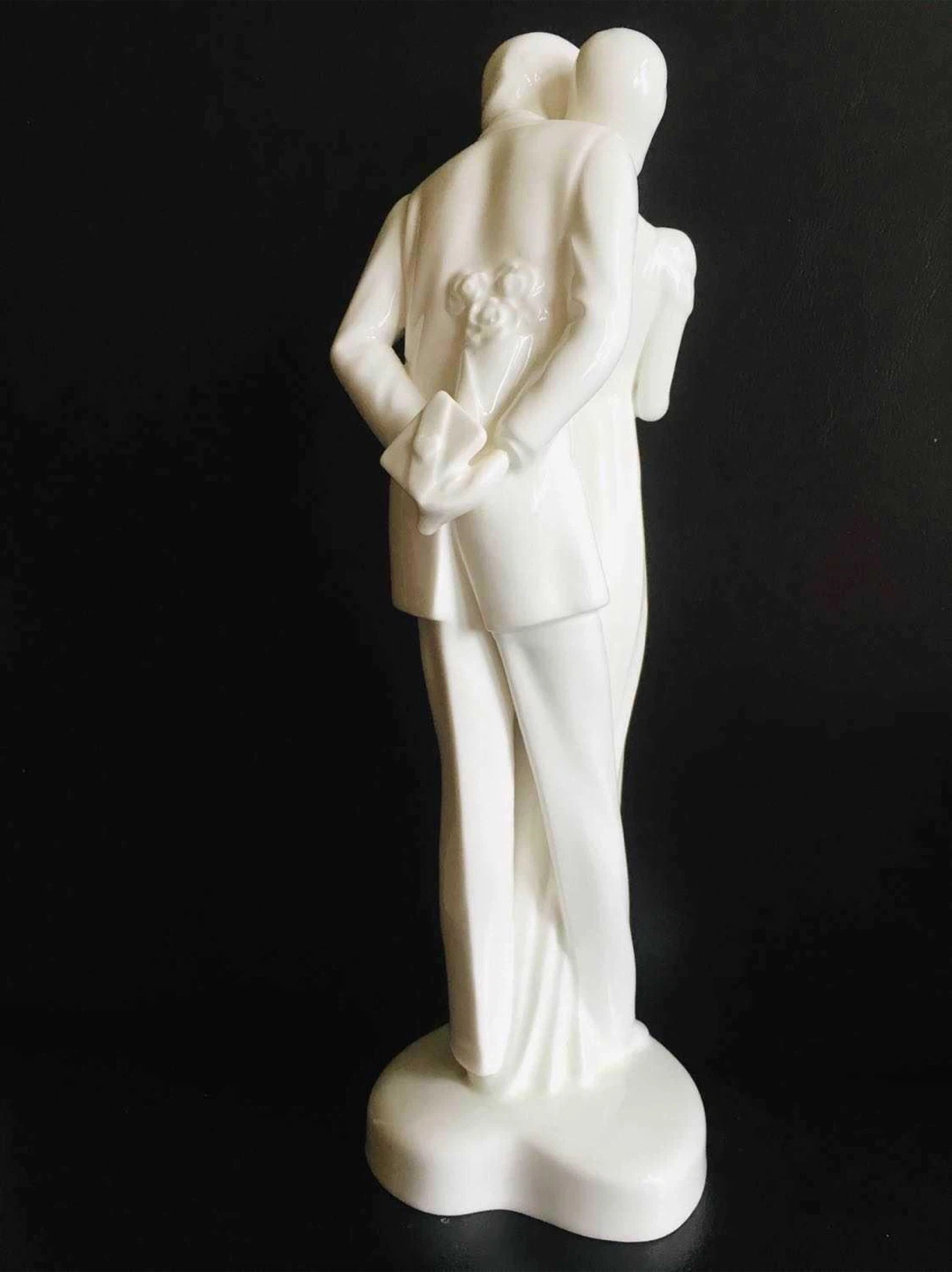 12” Royal Doulton Happy Anniversary Figurine HN 3254 - photo 3