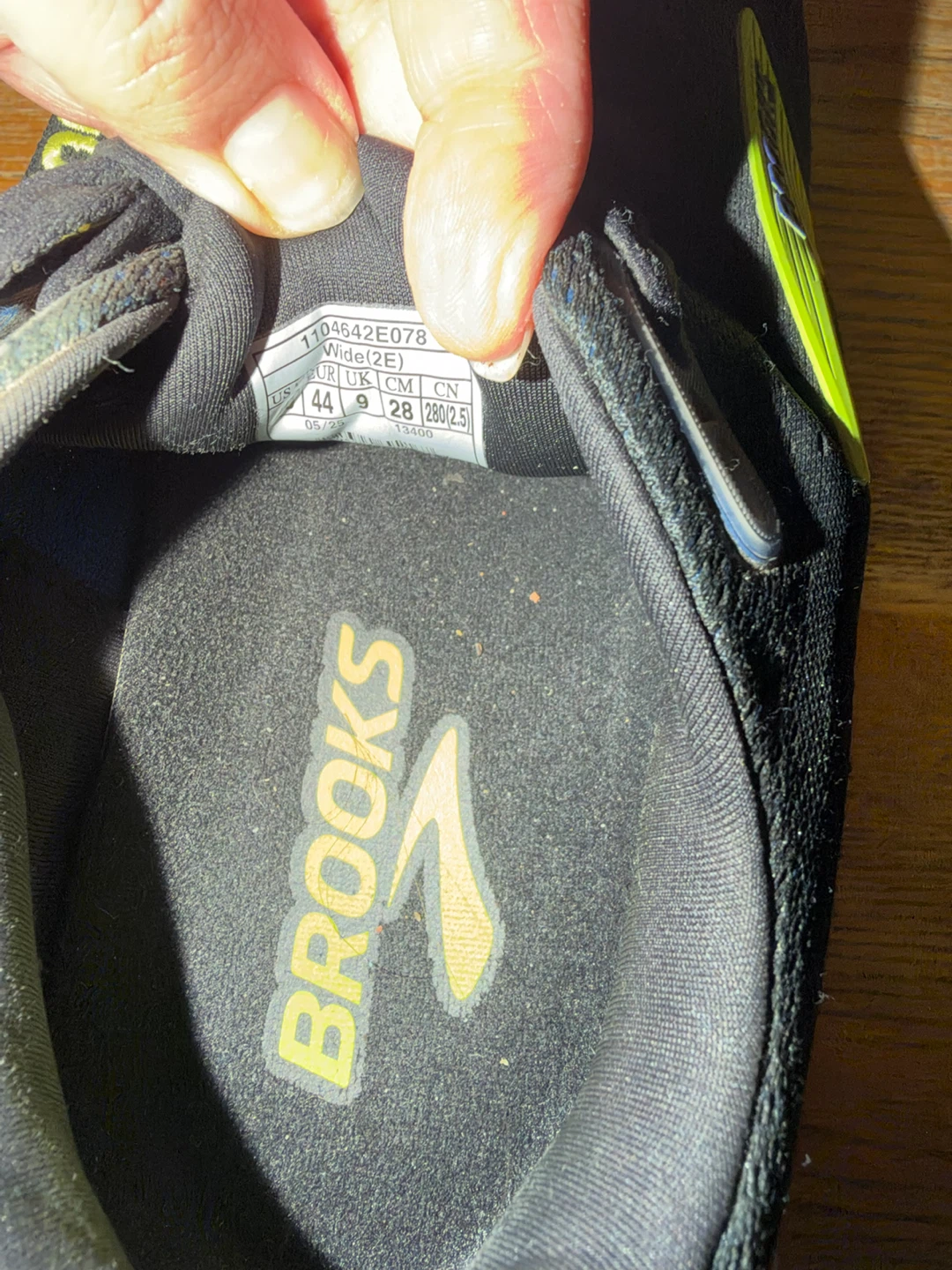 Brooks Running Shoes Size 10 Wide - photo 3