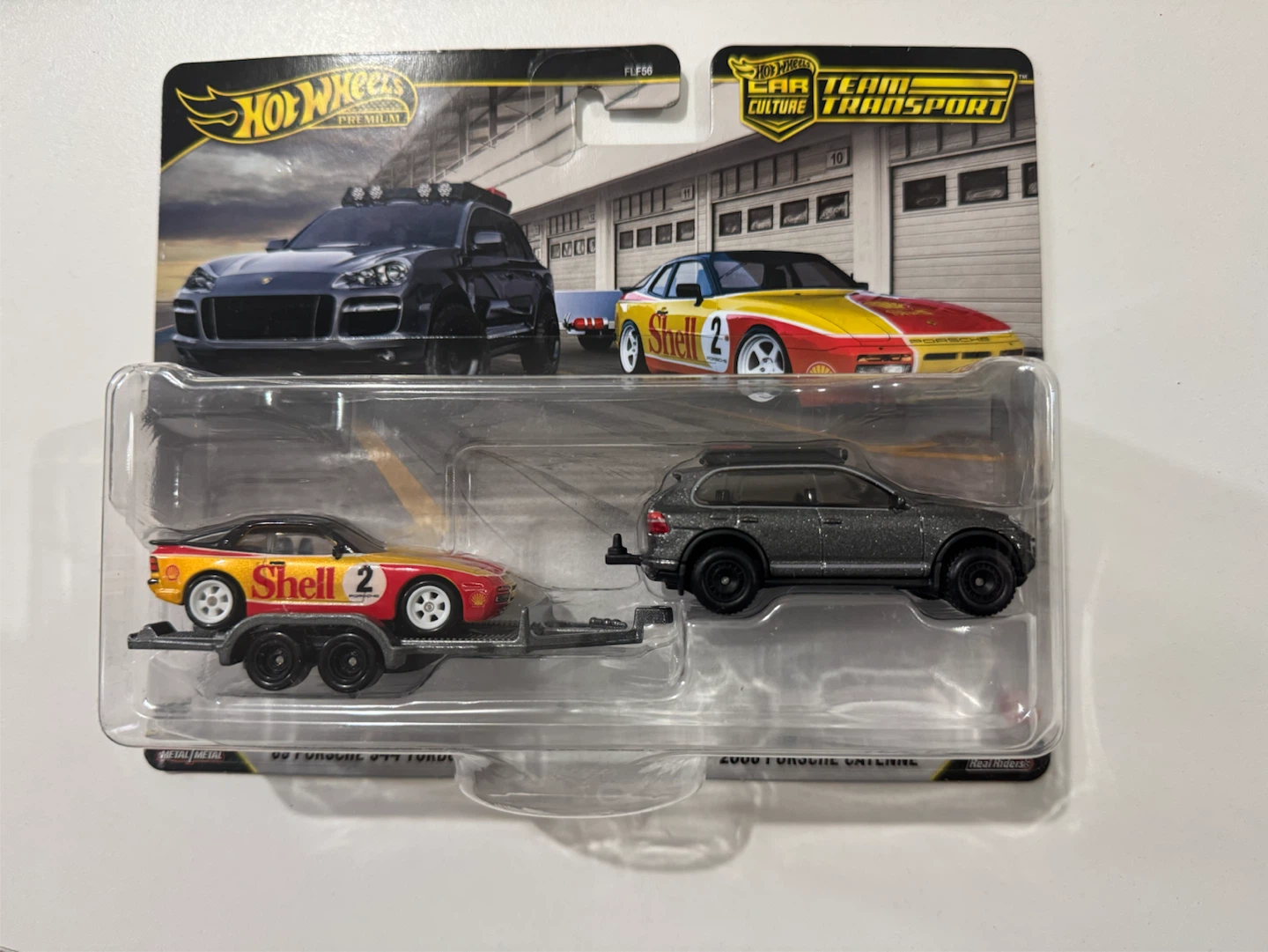 Hot Wheels Team Transport '89 Porsche 944 & 2000 Cayenne