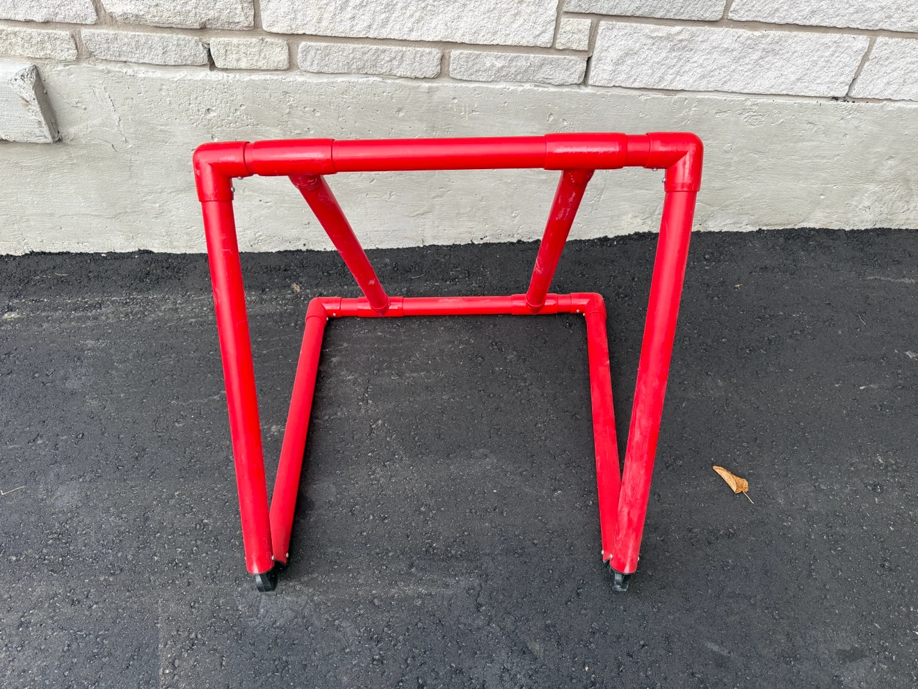 Red PVC Pipe skating Stand