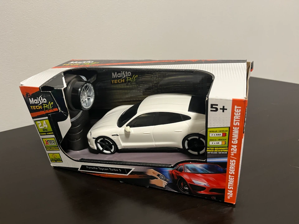 Maisto Tech R/C Porsche Taycan Turbo S