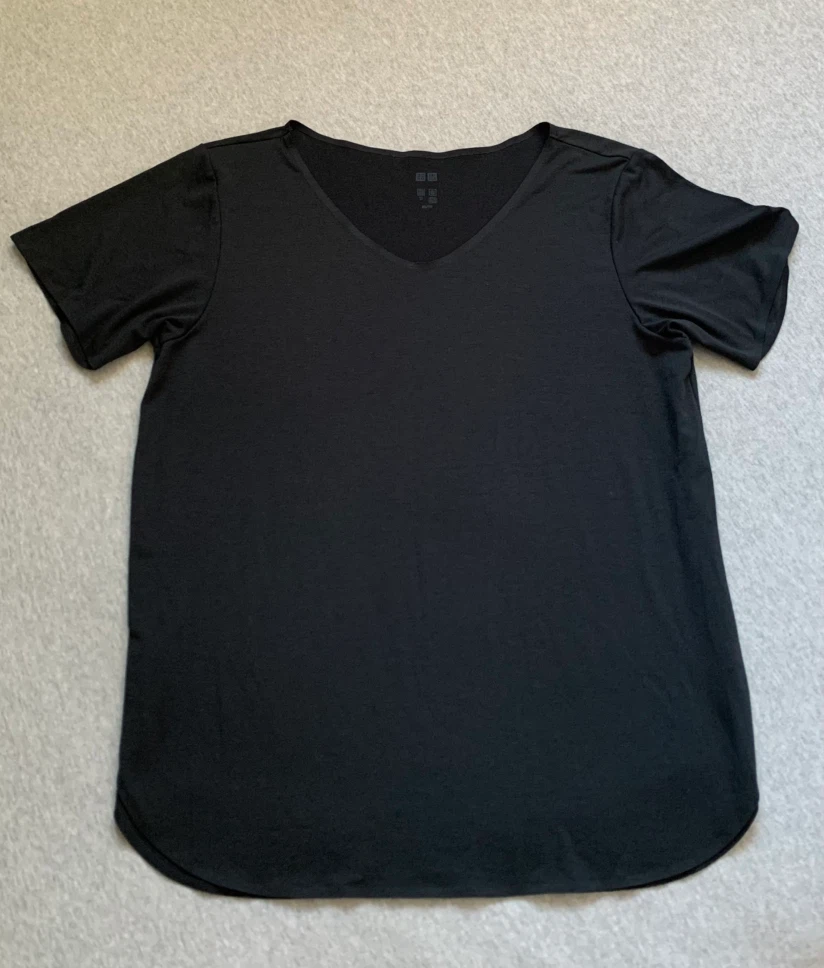 Uniqlo AIRism V-Neck T-Shirt ~ Size XS