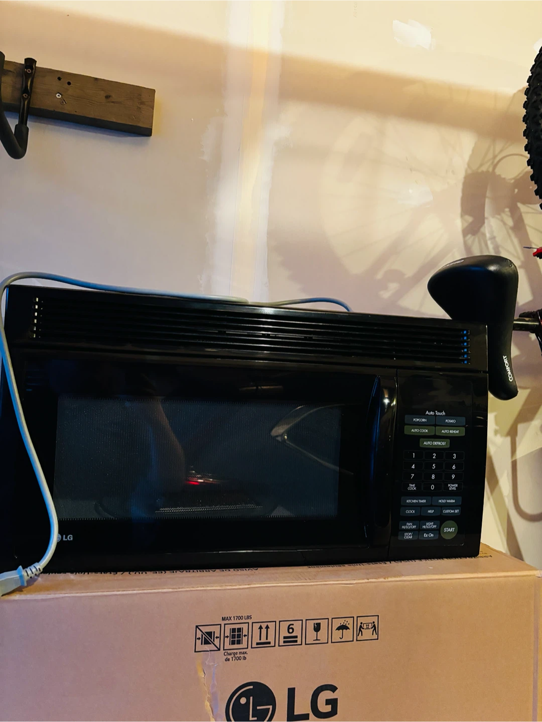 Free Dishwasher and Over the Range Microwave - photo 4