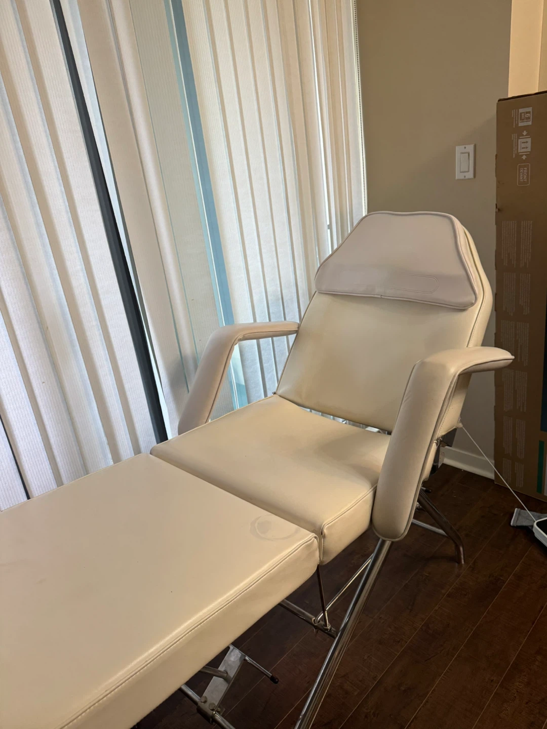 White Adjustable Facial Spa Bed