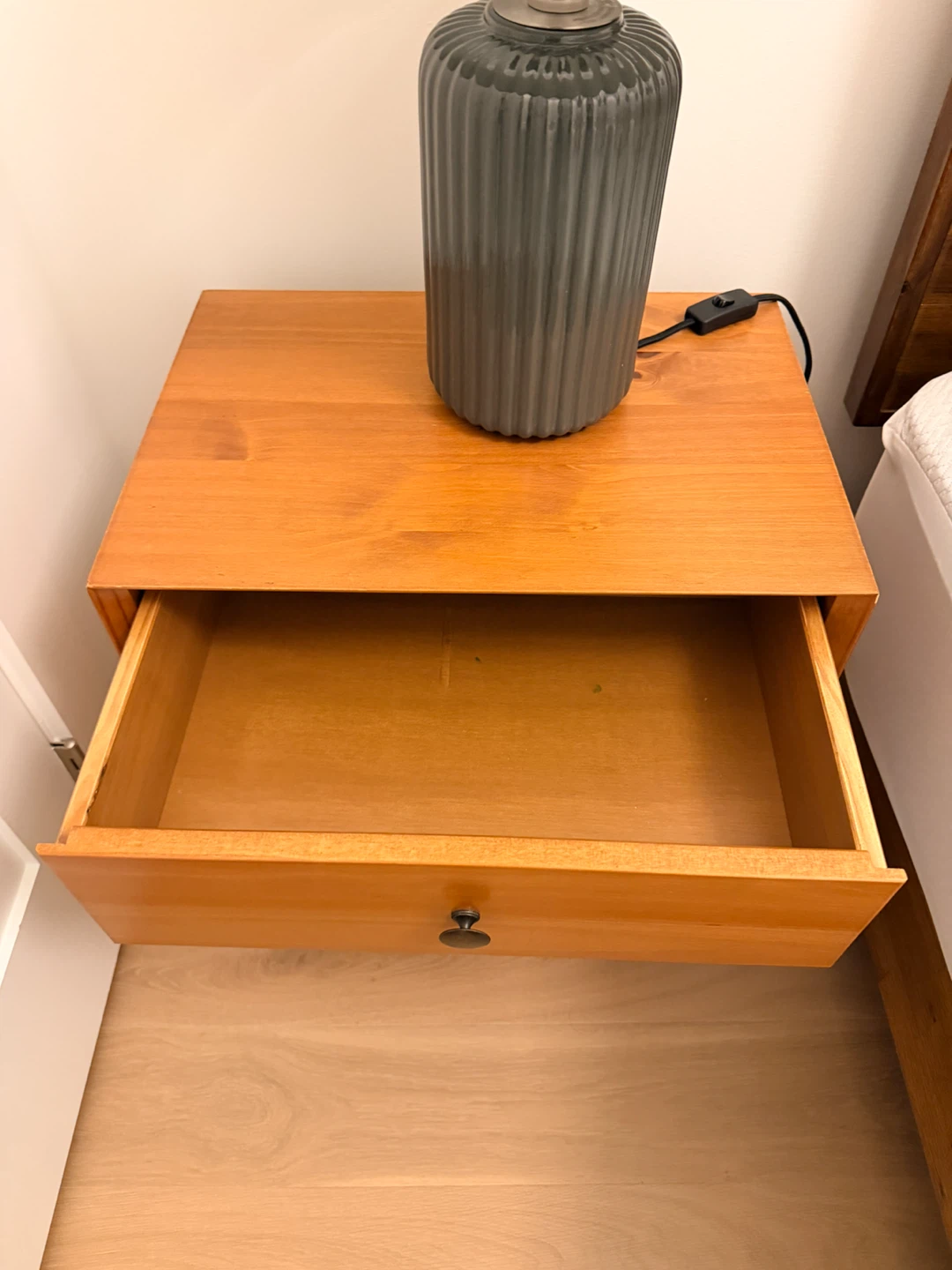 2 Mid-Century Modern Pine Nightstands - photo 2