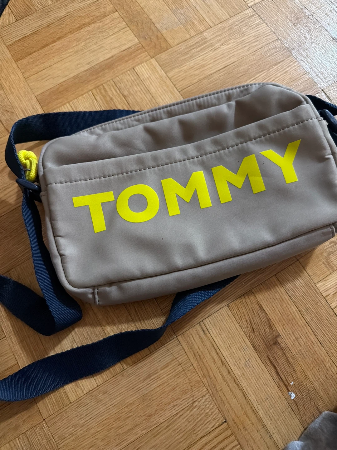 Tommy Hilfiger Crossbody Bag