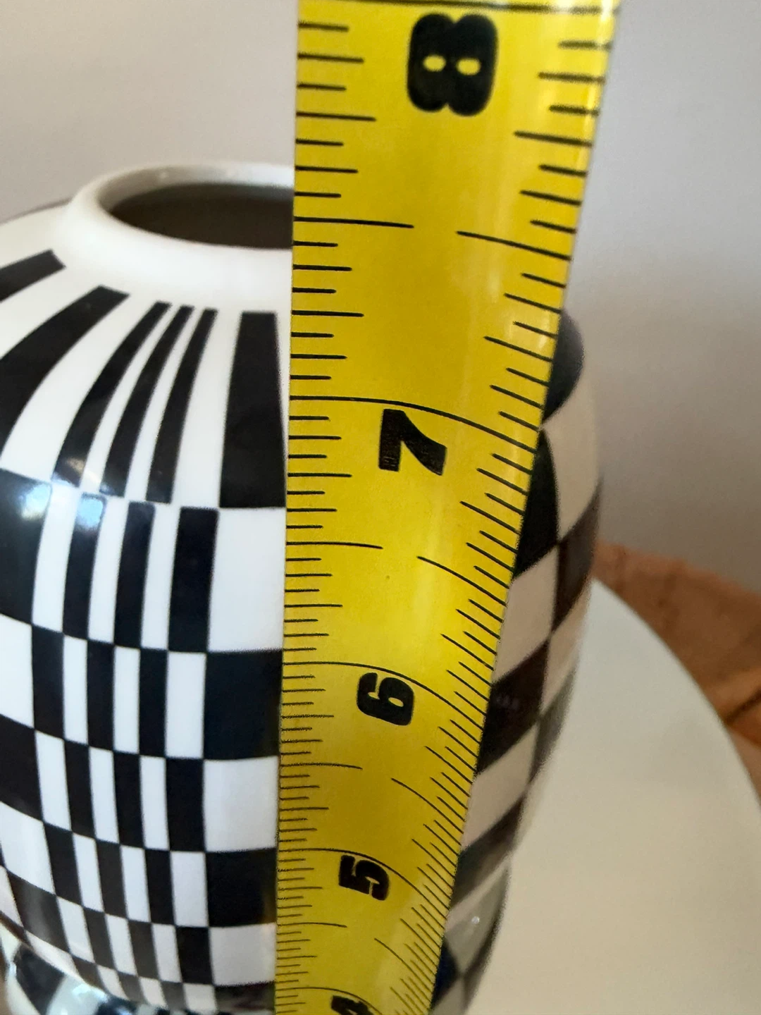 Black and white patterned ceramic vase - photo 3