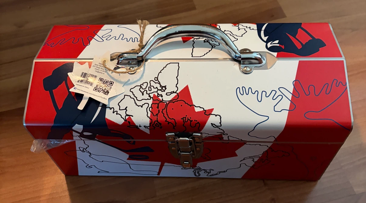Canadian themed metal toolbox - photo 4