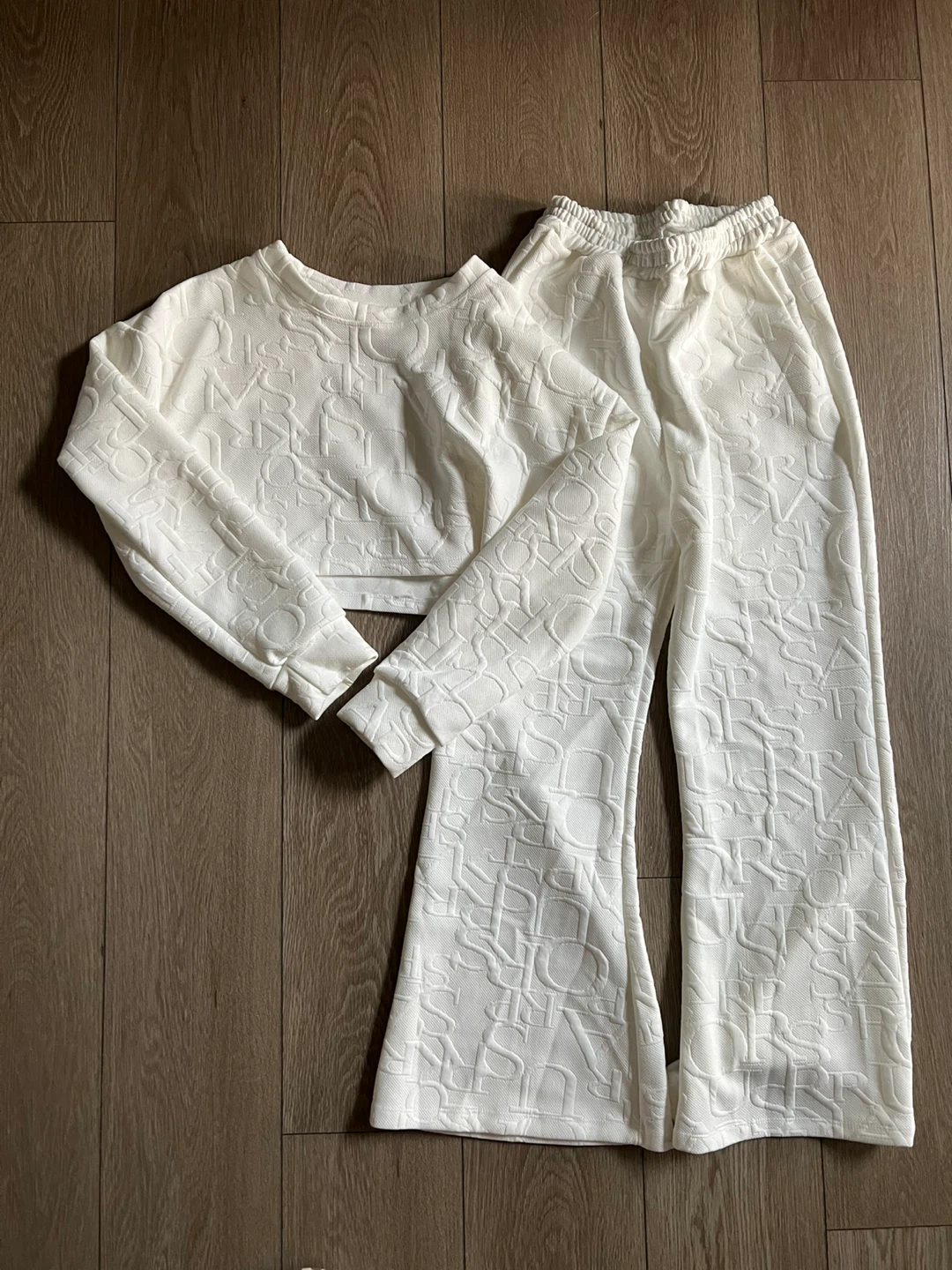 White textured two-piece lounge set
