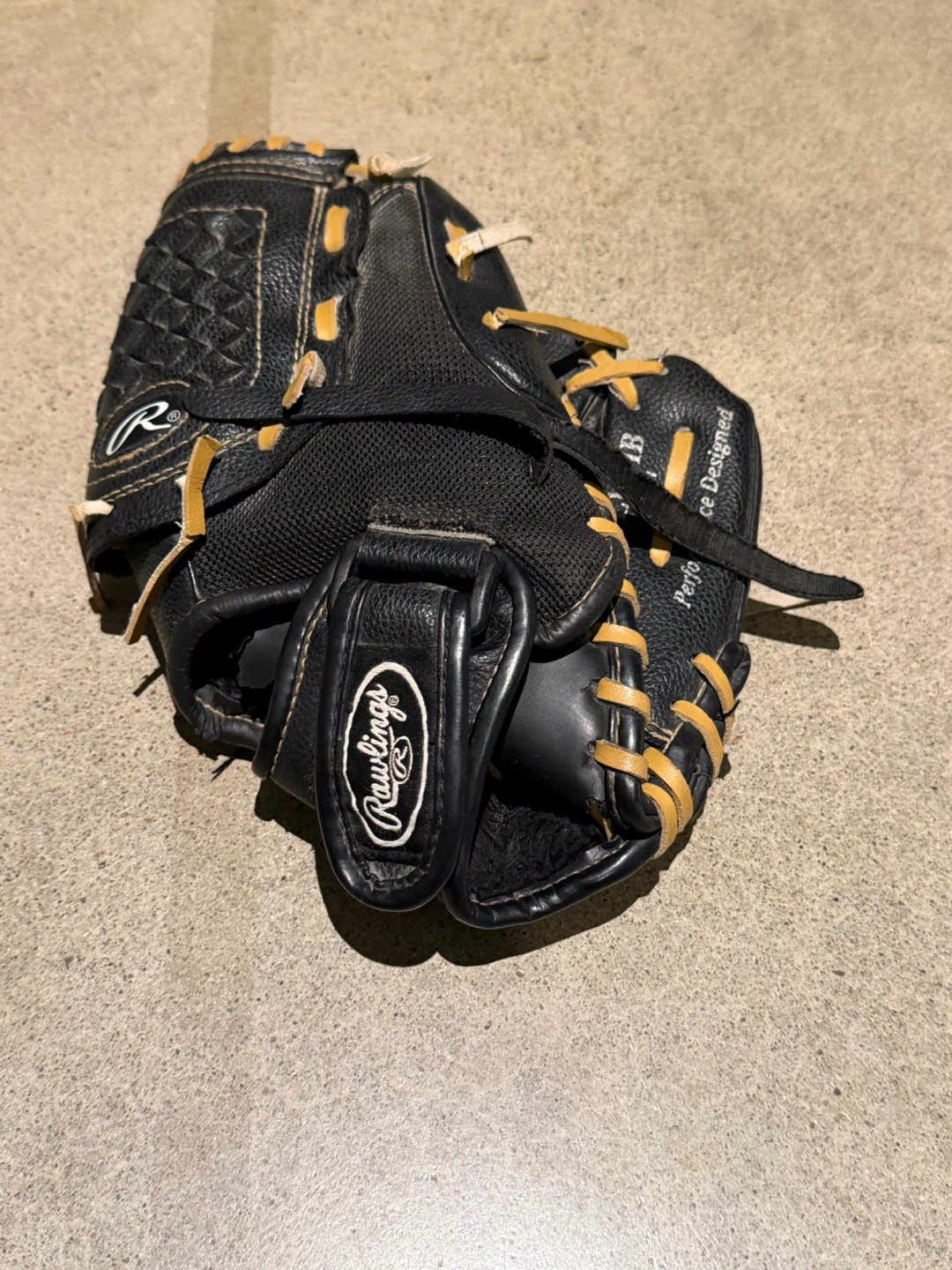 Rawlings is 10-inch kids Baseball Glove