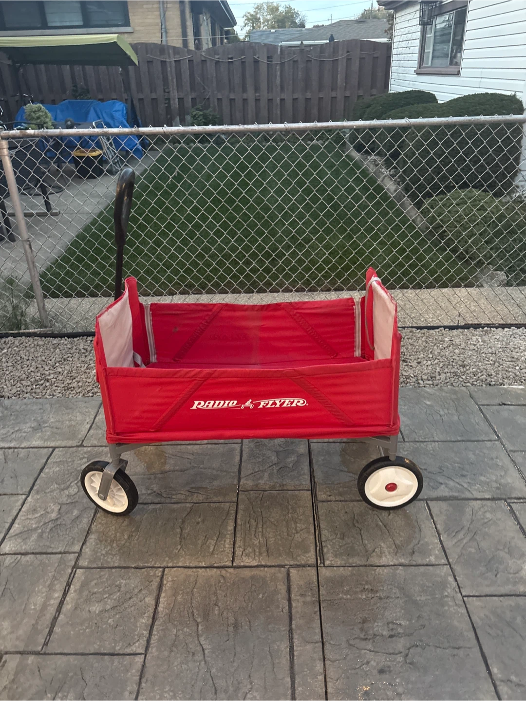 Radio Flyer Collapsible Wagon