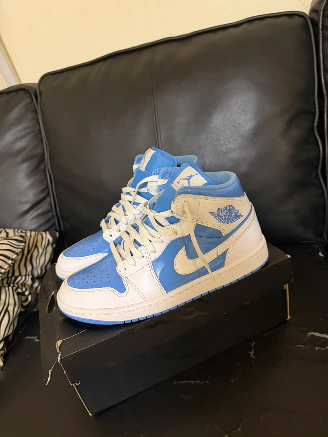 Air Jordan 1 Mid SE University Blue - photo 4