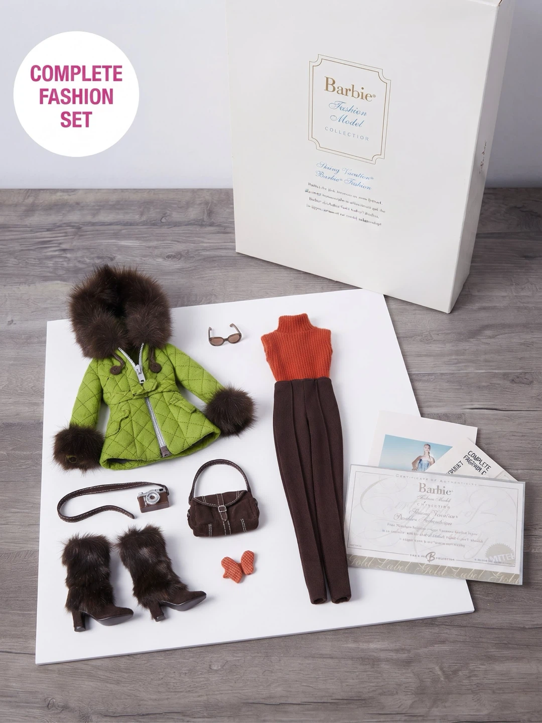 Barbie Fashion Model Collection-Ski Vacation Fashion Set (Gold)