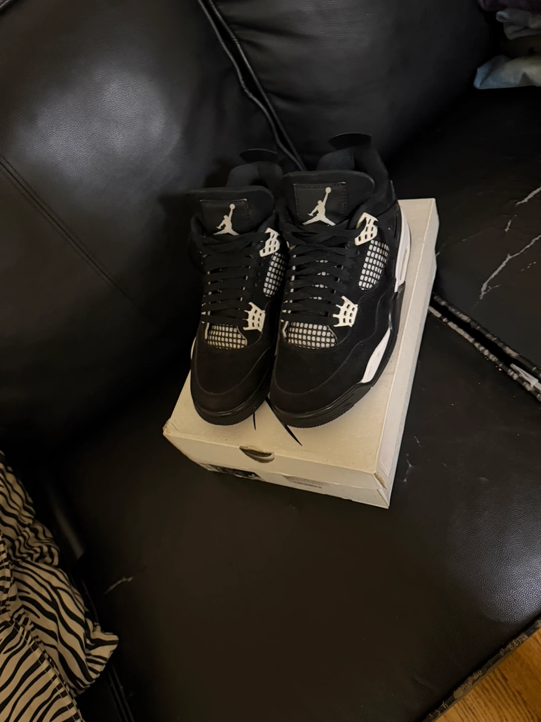 Air Jordan 4 Retro Black/White Size 8.5 - photo 2