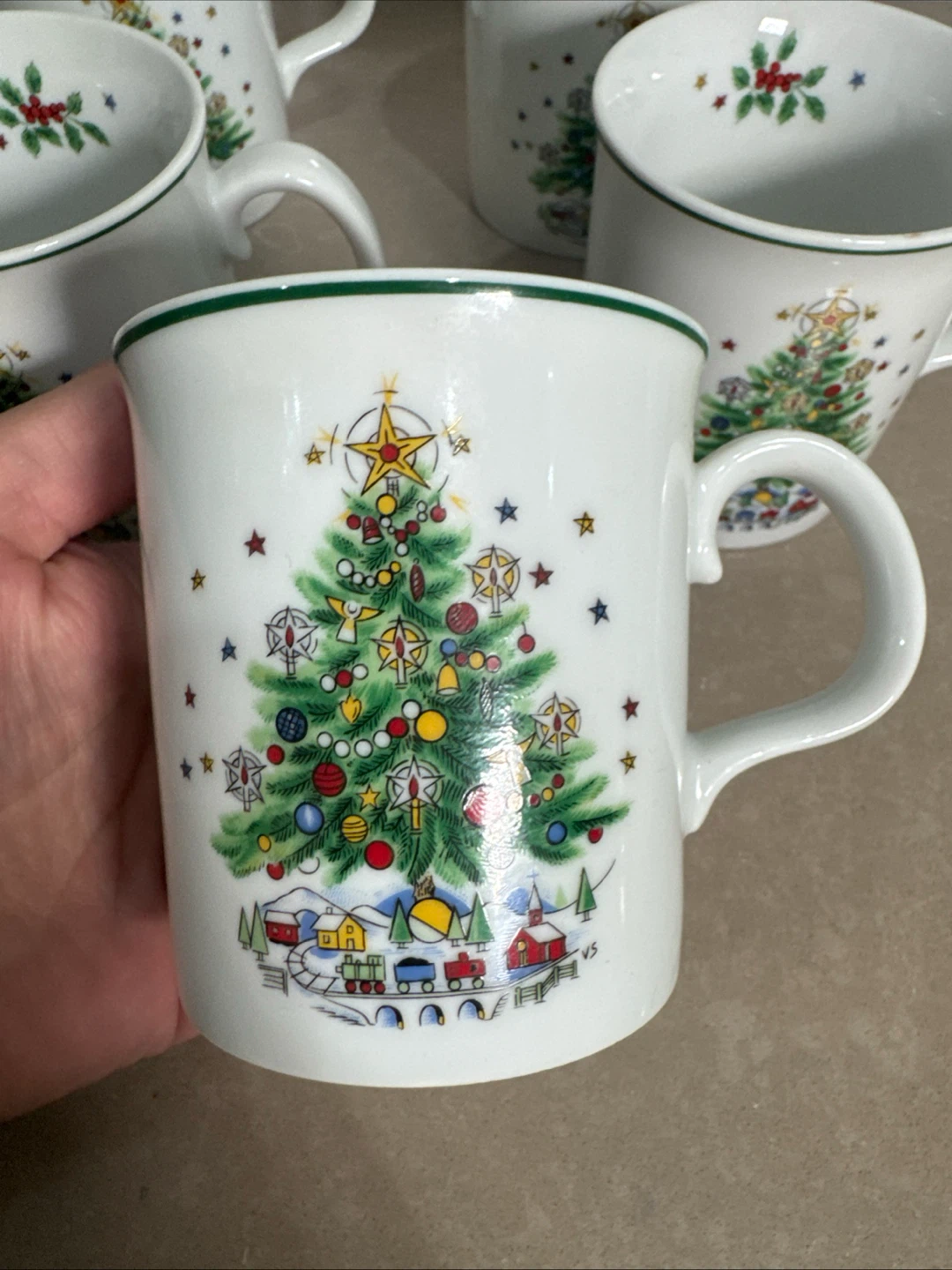 Set of 5 Salem Christmas Eve Porcelain Mugs - photo 2