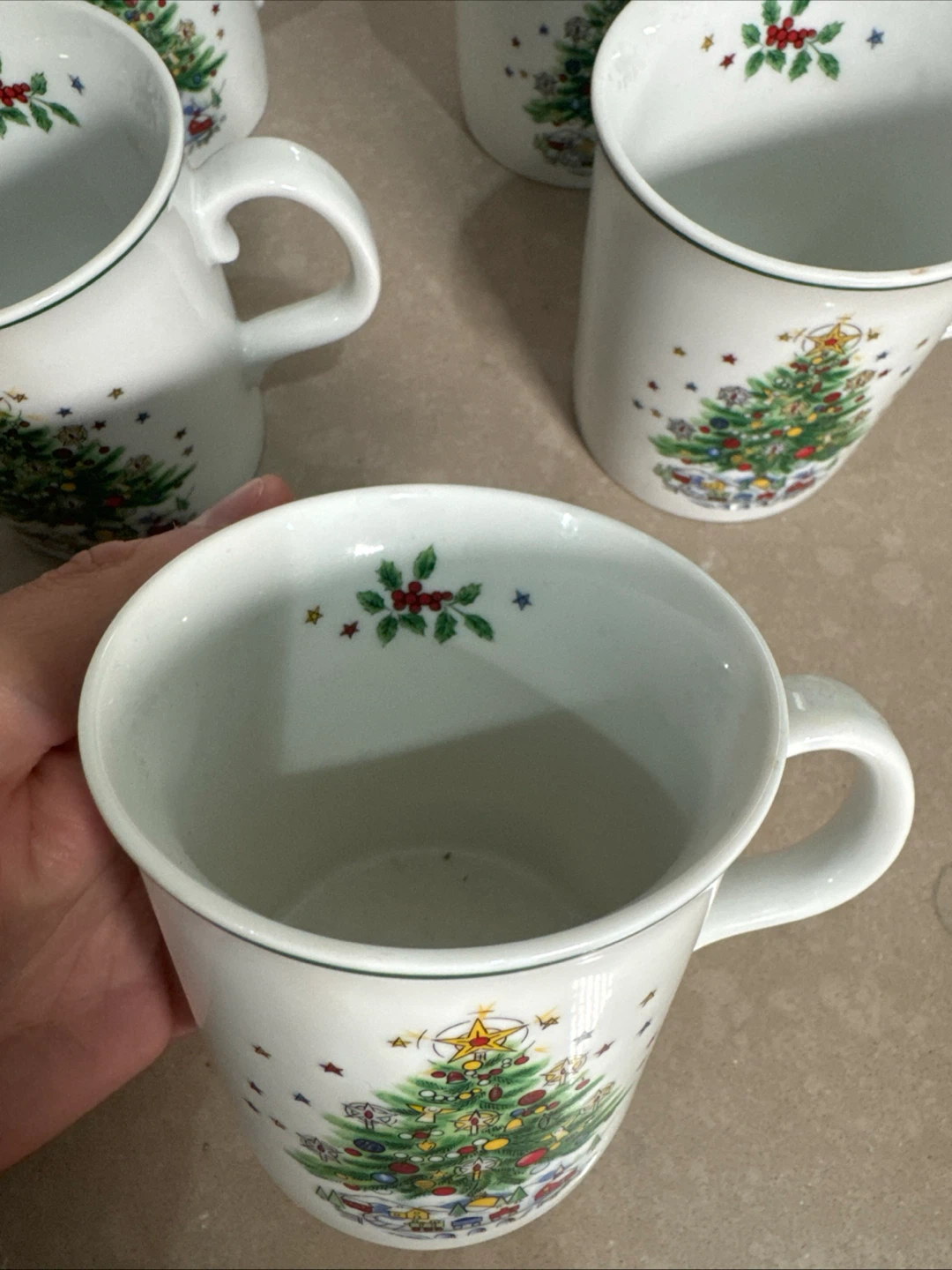 Set of 5 Salem Christmas Eve Porcelain Mugs - photo 3