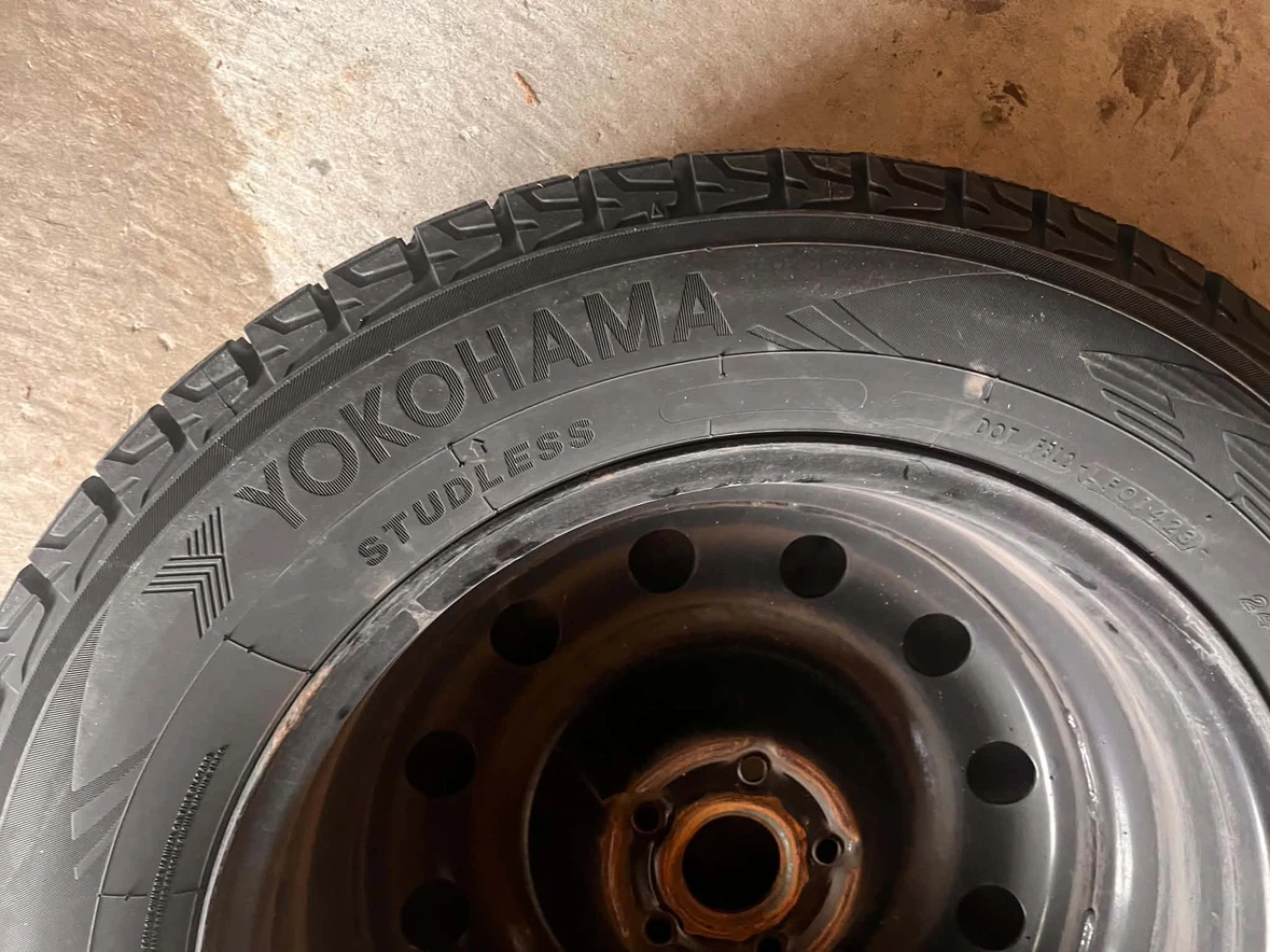 Yokohama Studless Winter Tire 245/60R18 - photo 3