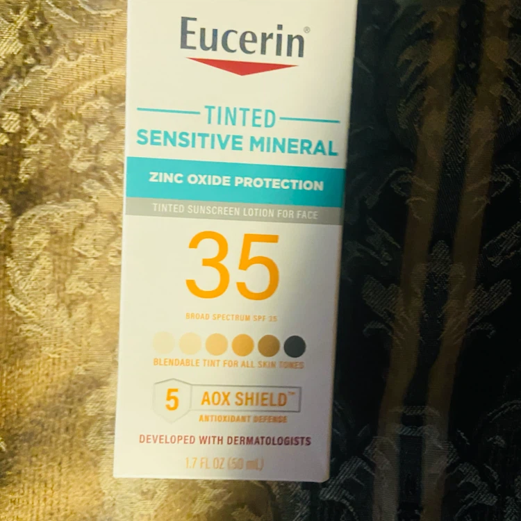Eucerin Tinted Sensitive Mineral Sunscreen SPF 35
