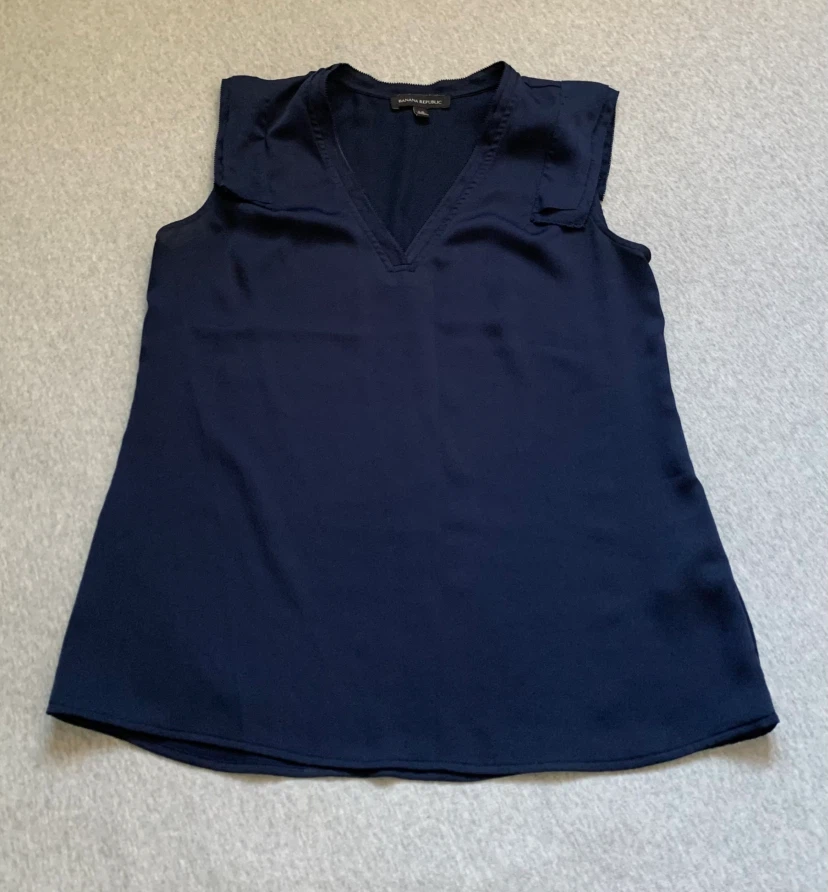 Banana Republic Sleeveless Tank in Preppy Navy - Size Small