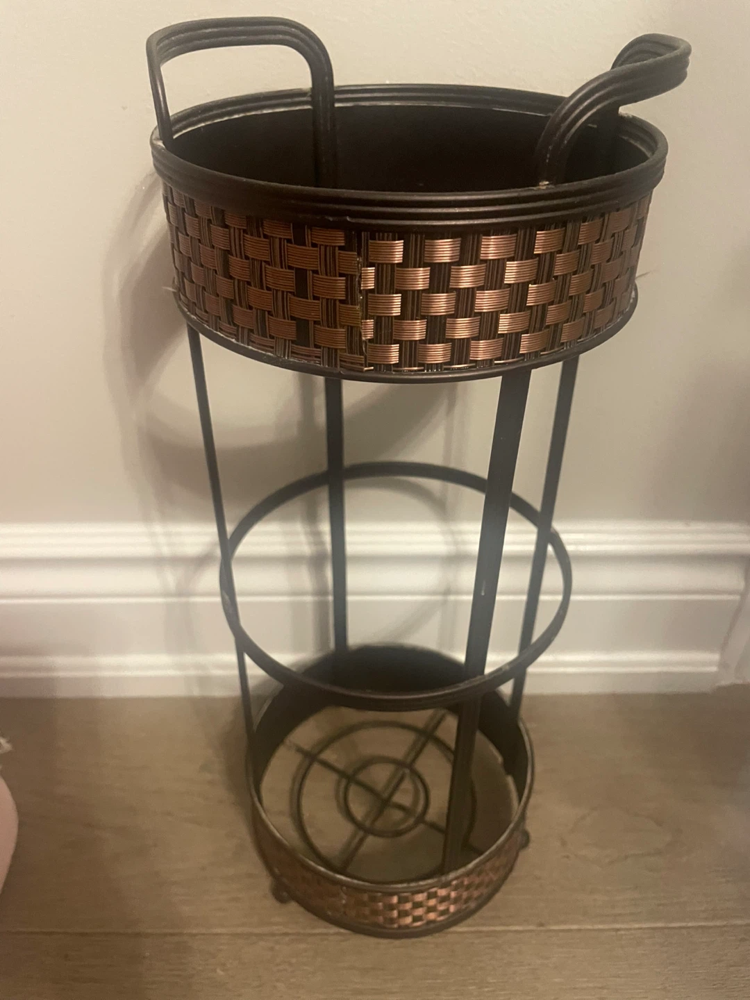 Metal Toilet Paper Stand