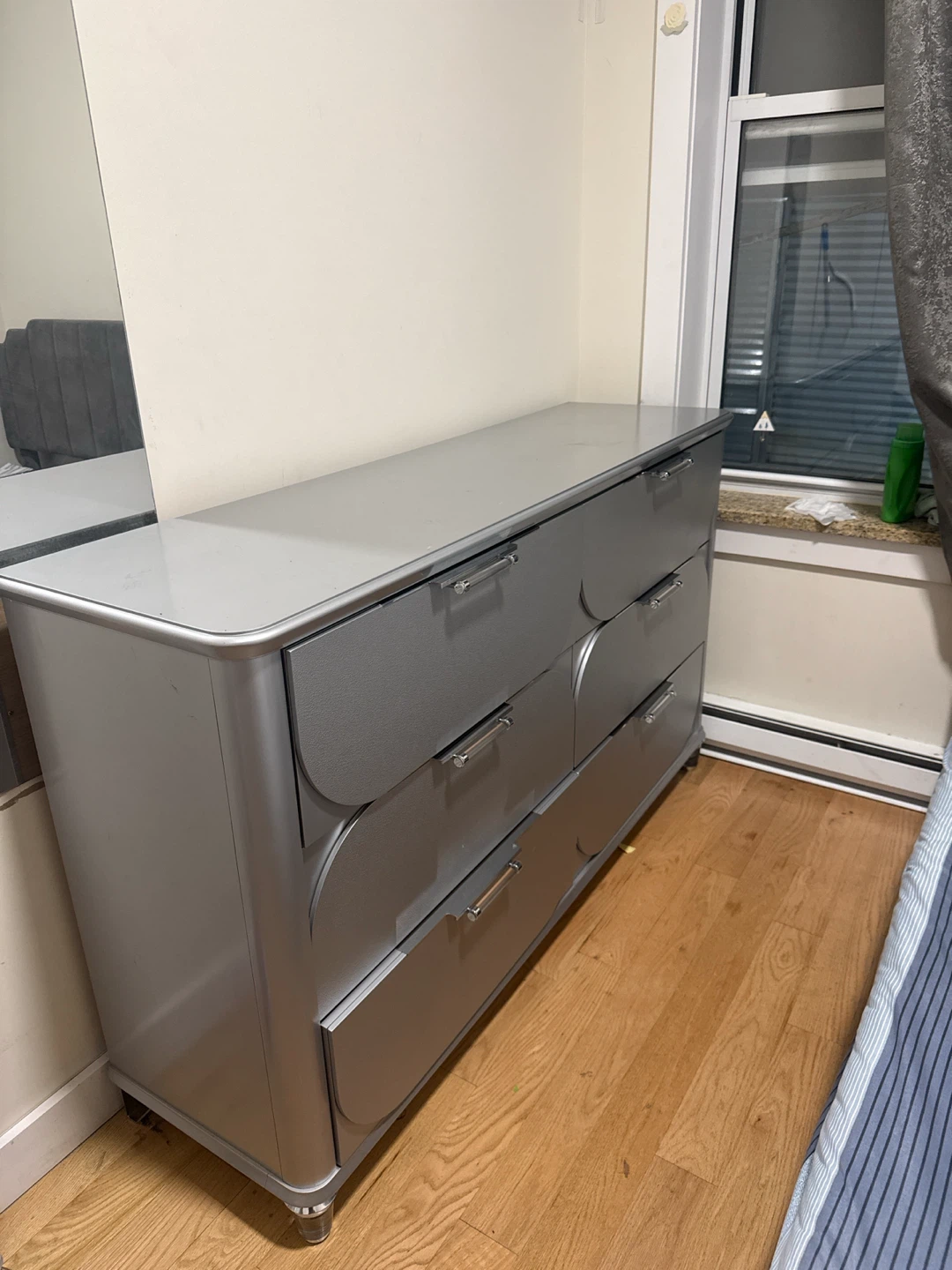 Modern Silver 6-Drawer Dresser