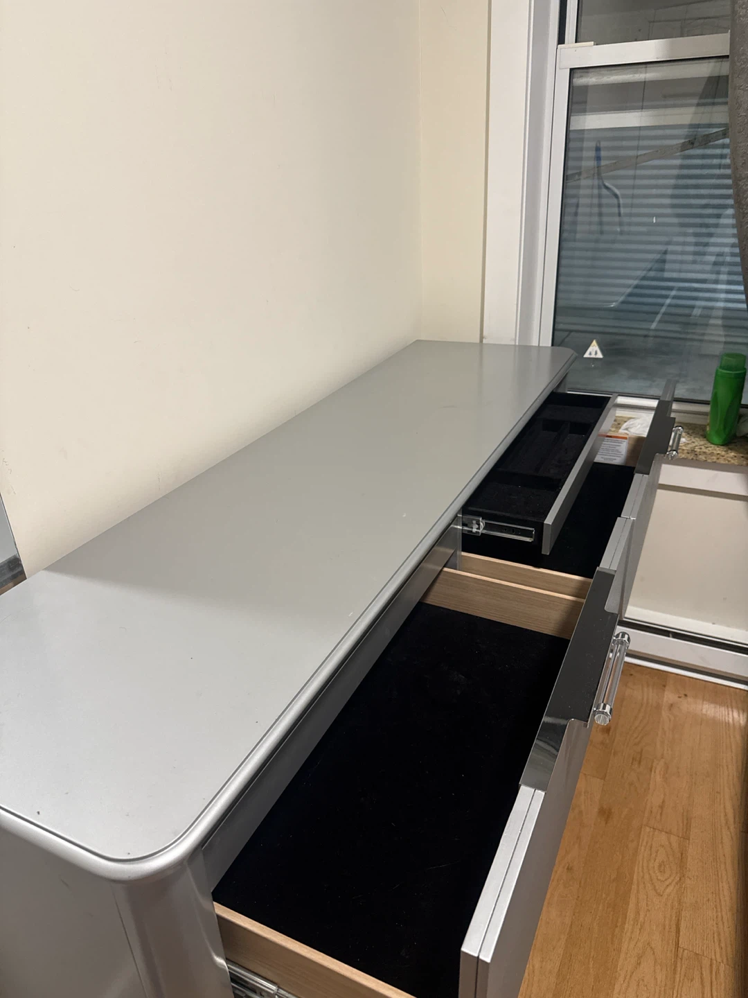 Modern Silver 6-Drawer Dresser - photo 2