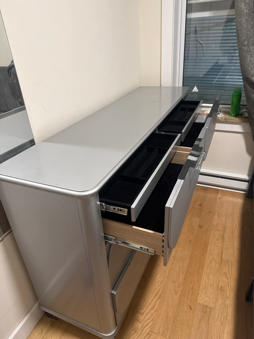 Modern Silver 6-Drawer Dresser - photo 3