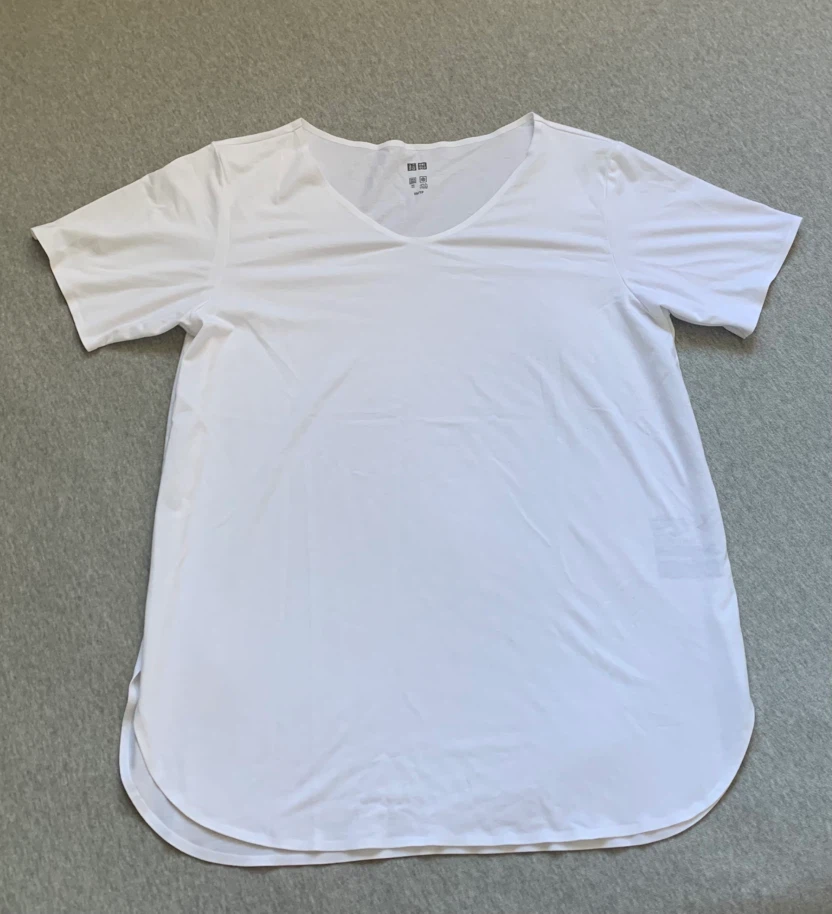 Uniqlo AIRism V-Neck T-Shirt White - Size XS