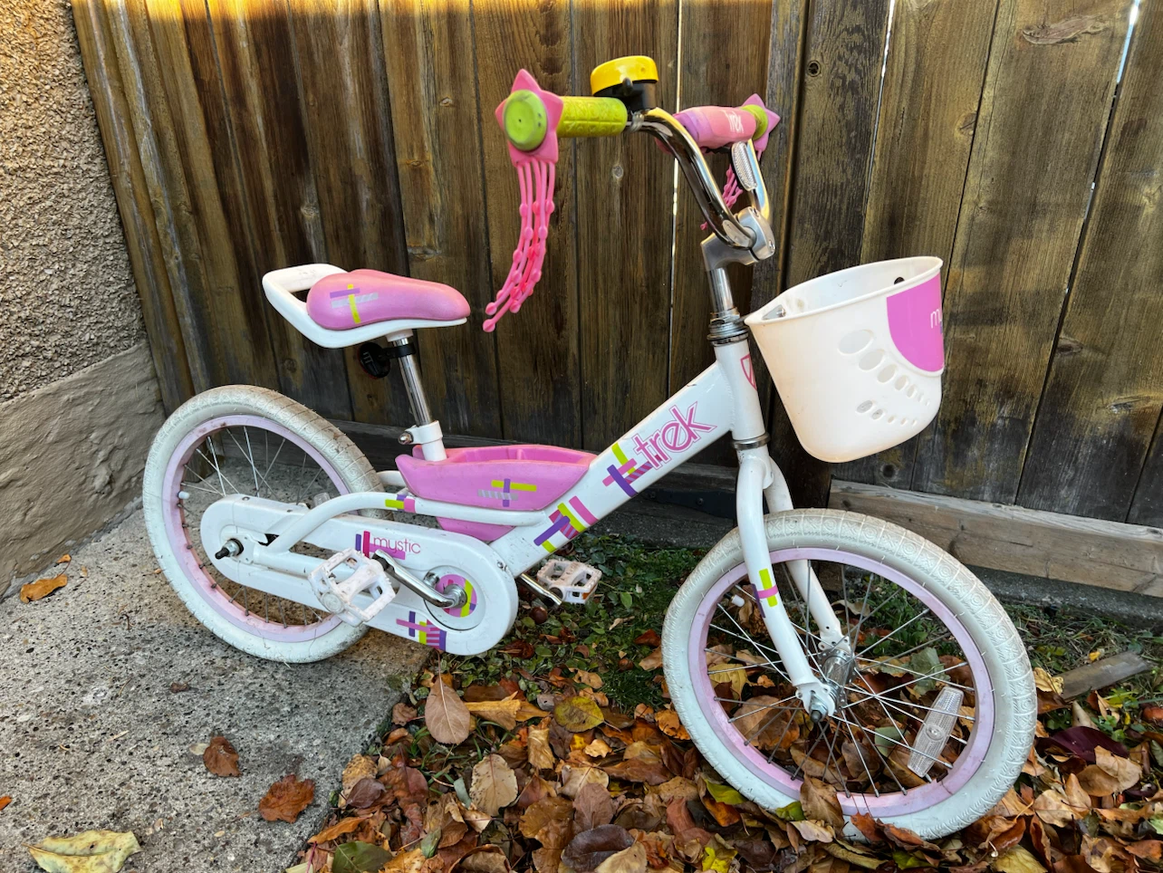 Pink and white Trek Mystic 16 children's bicycle (2015 model) - photo 2