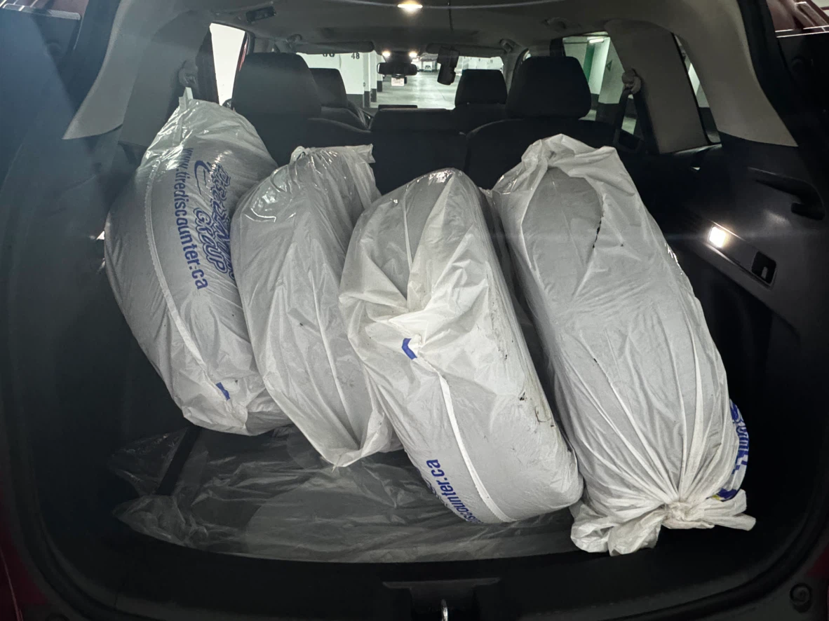 Set of 4 Michelin X-Ice Snow Tires 215/60R16
