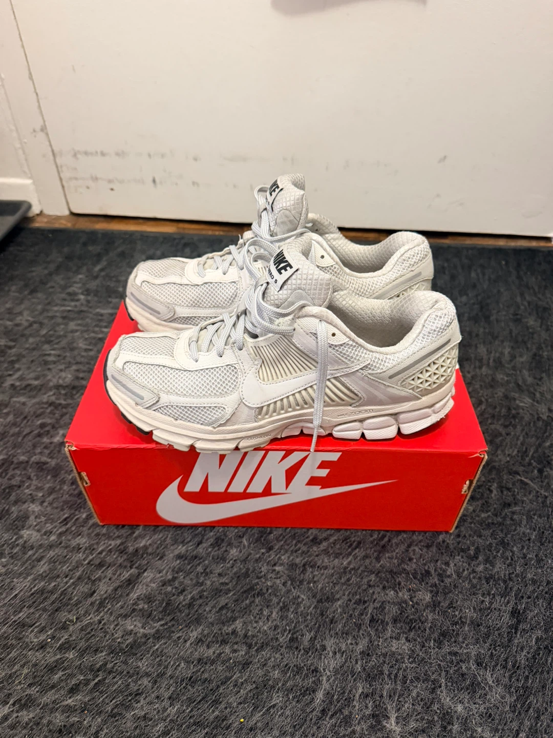 Nike Zoom Vomero 5 Shoes