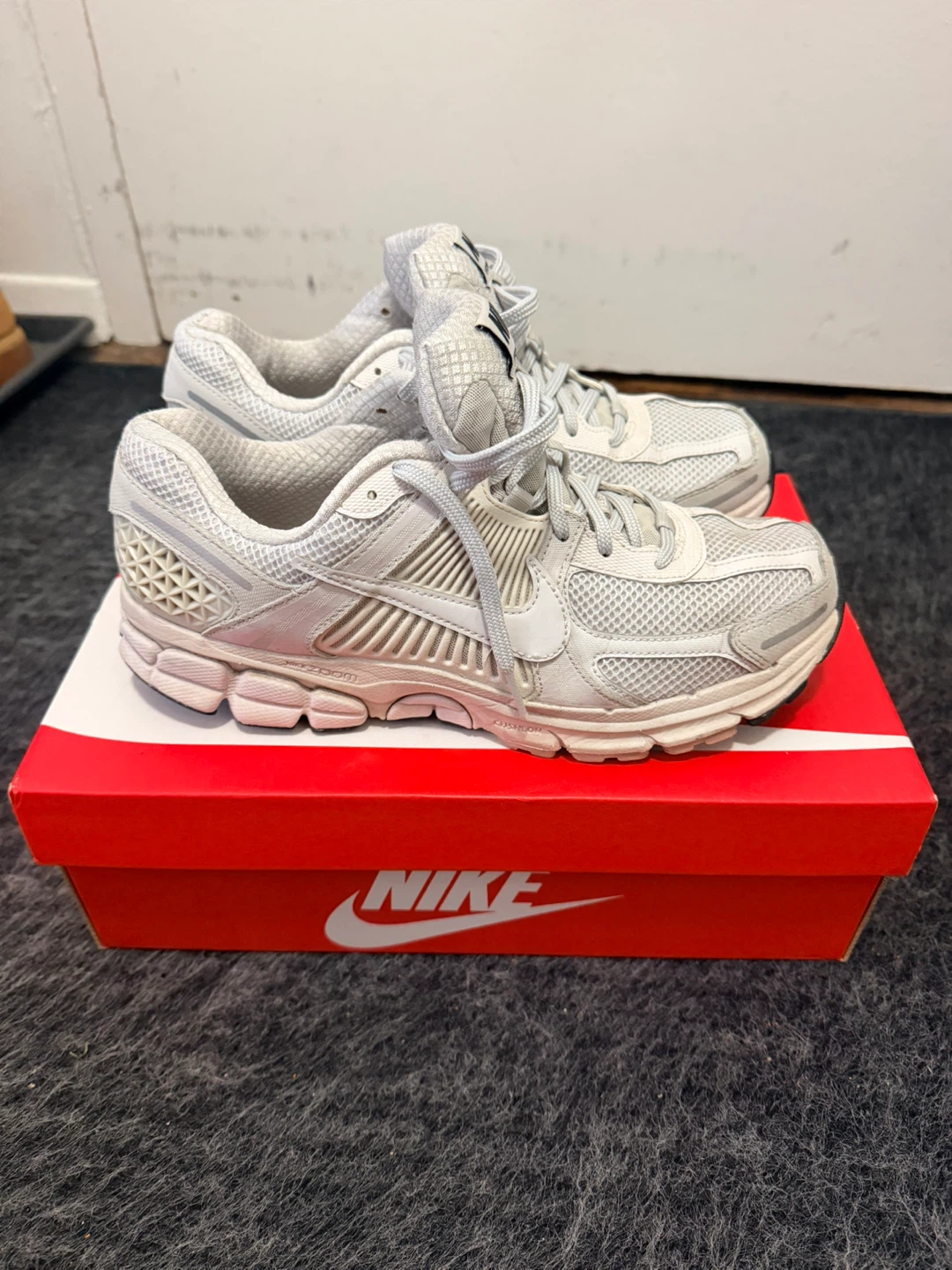 Nike Zoom Vomero 5 Shoes - photo 3