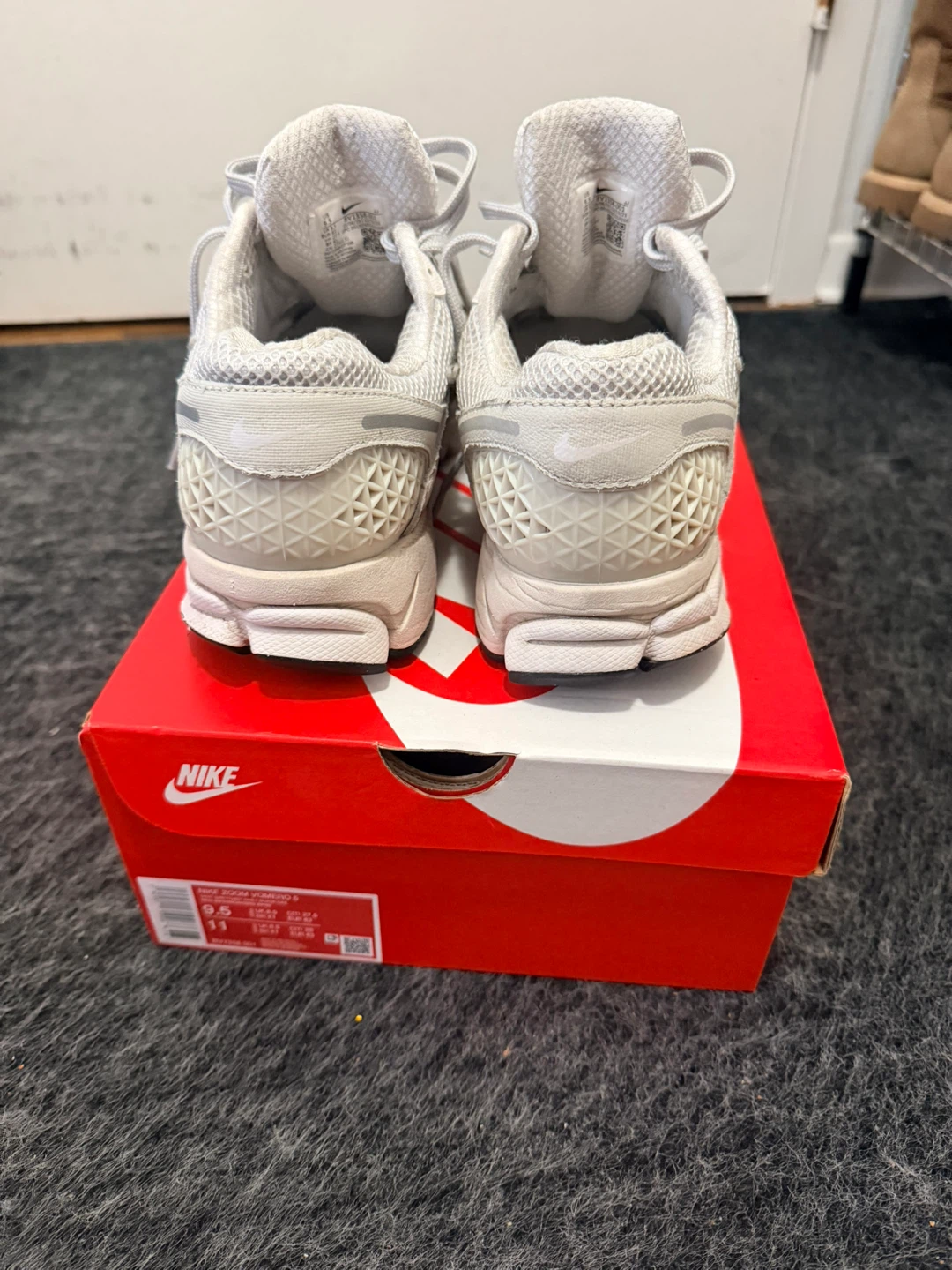 Nike Zoom Vomero 5 Shoes - photo 4