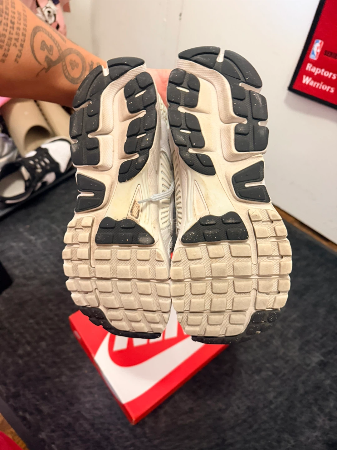 Nike Zoom Vomero 5 Shoes - photo 5