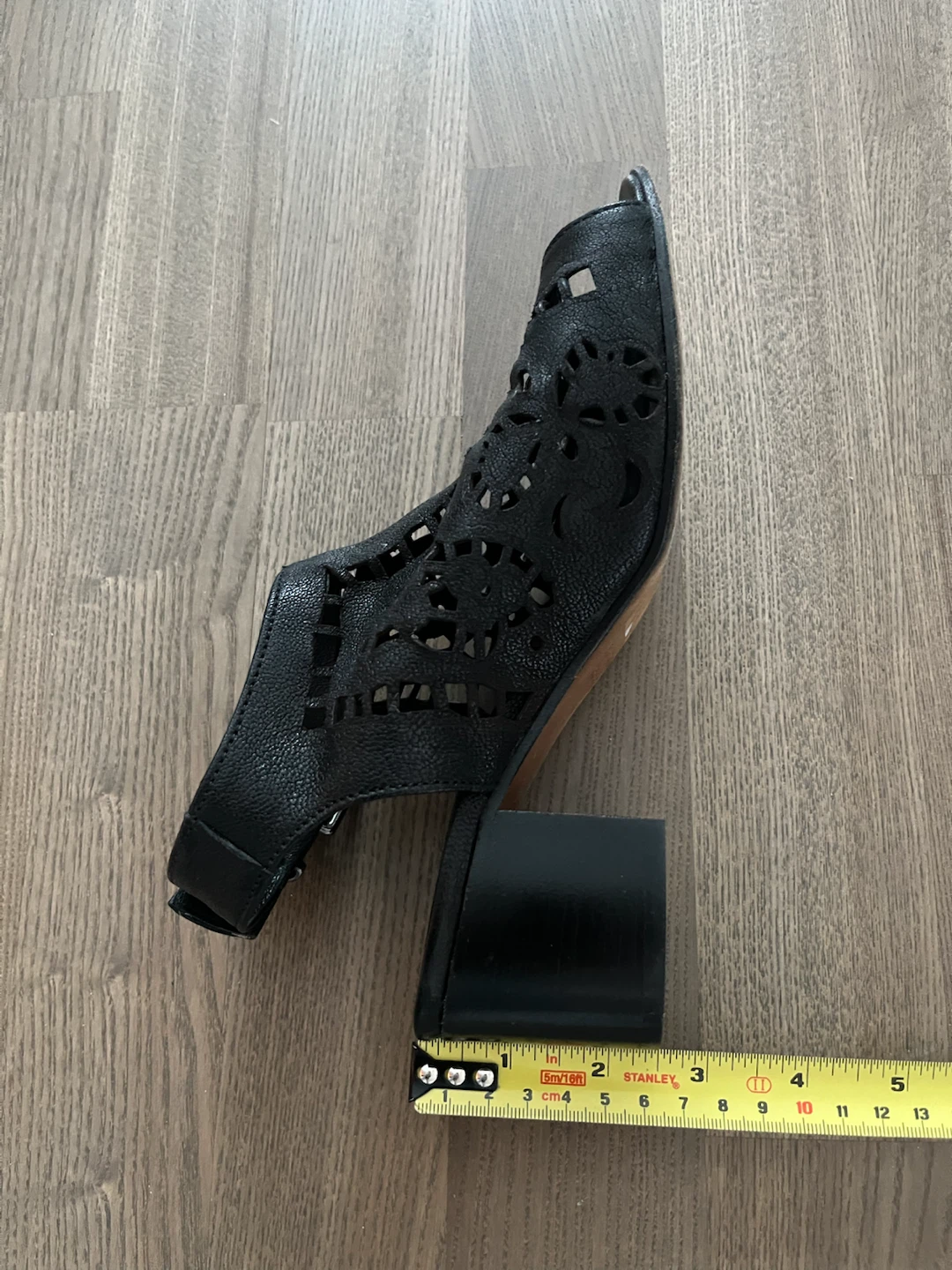 Ron White Black Leather Cutout Heels - photo 4