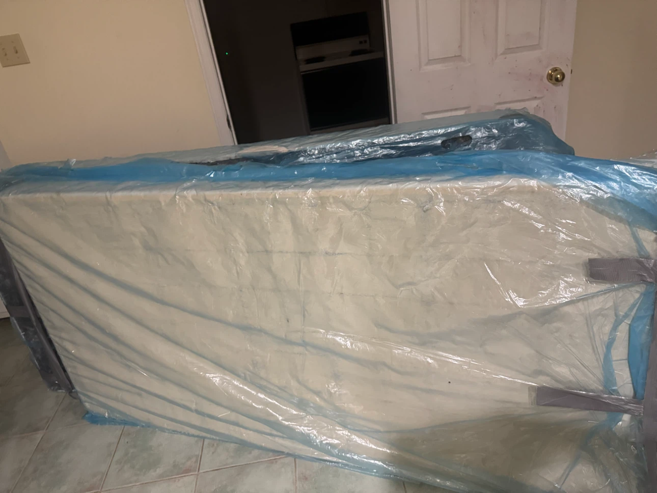 Twin box spring- 2 numbers - photo 2