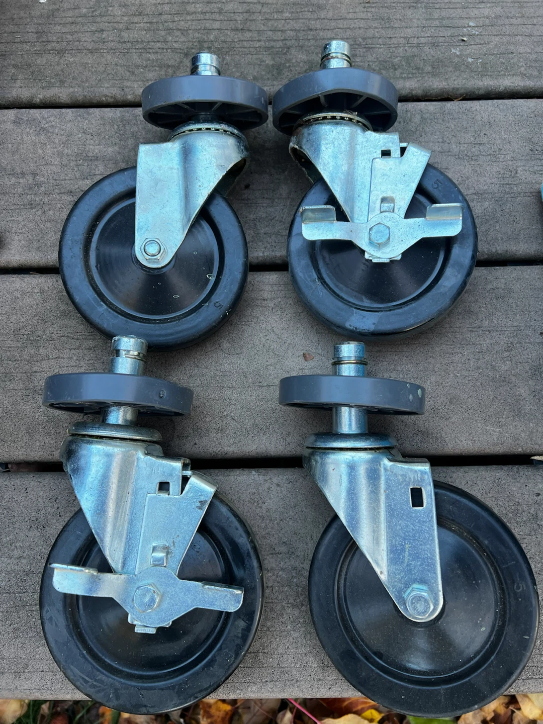 Set of 4 caster wheels (2 locking) for table or shelving units