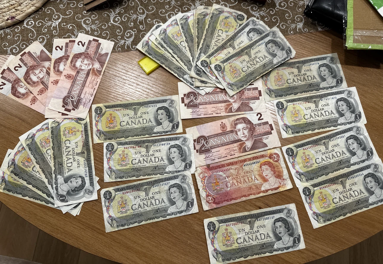 Vintage Bank of Canada 1 and 2 Dollar Bills