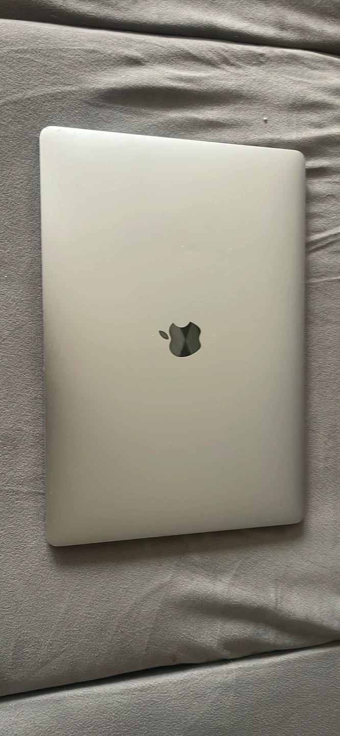 2017 MacBook Pro 15 inch 512ssd 16gb ram