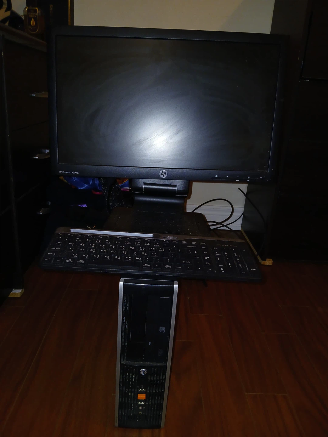 HP Desktop Computer with Monitor and Keyboard - photo 2