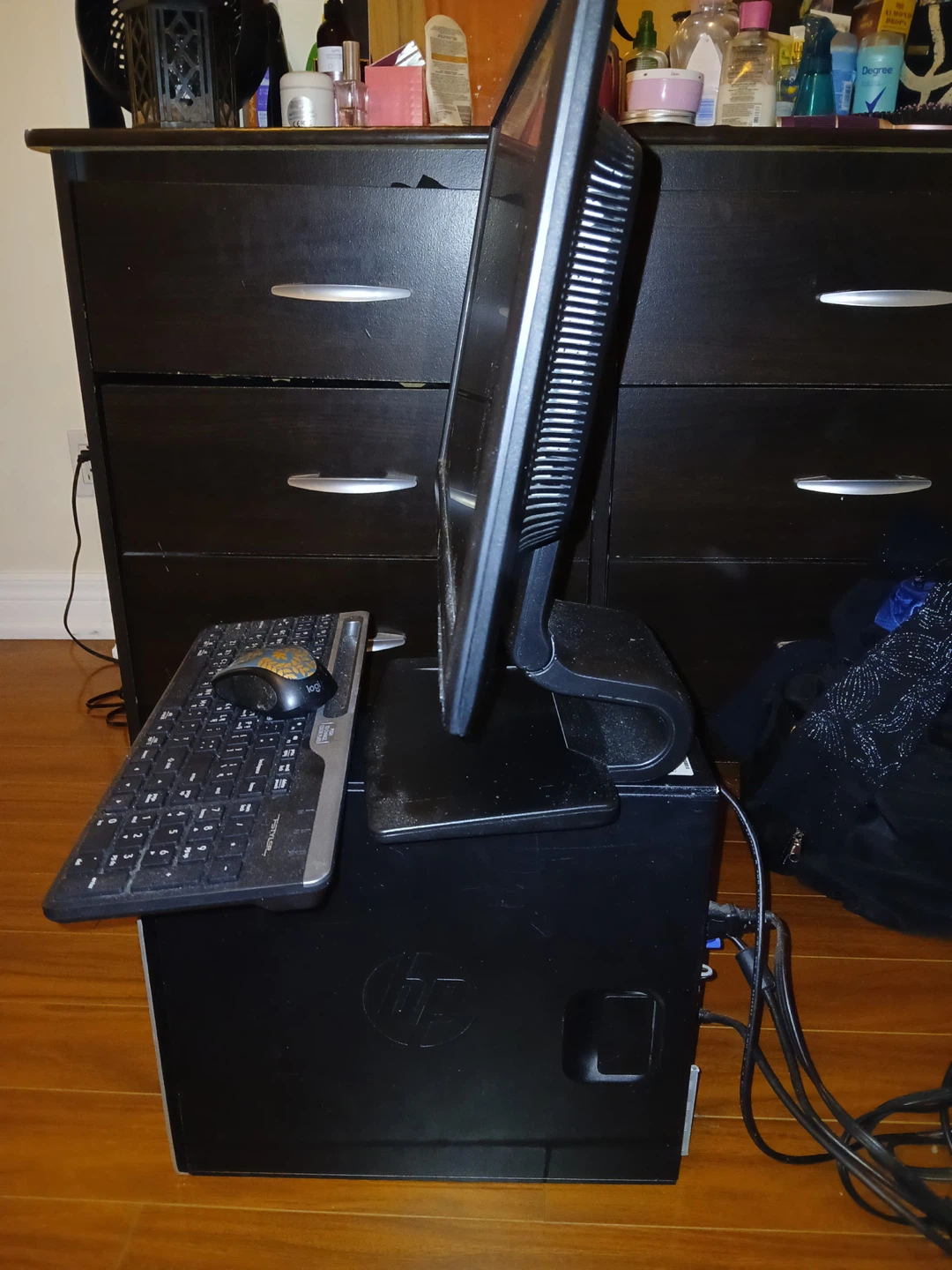 HP Desktop Computer with Monitor and Keyboard - photo 3