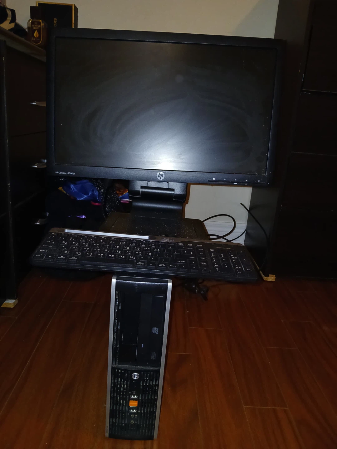HP Desktop Computer with Monitor and Keyboard - photo 4
